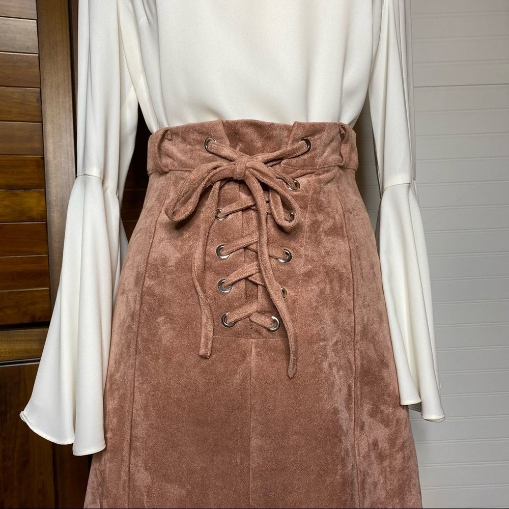 Gianni Bini Baked Pink Suede Lace Up Skirt NWT Size XSmall - Picture 3 of 9